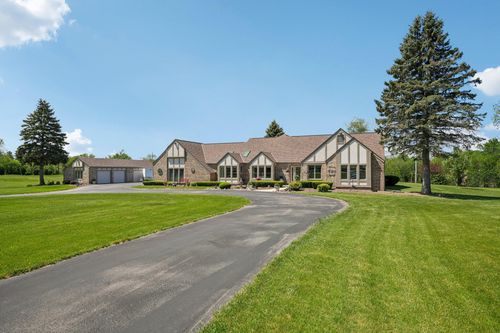 7604 Tree View Ln, Caledonia, WI, 53108-9603 | Card Image