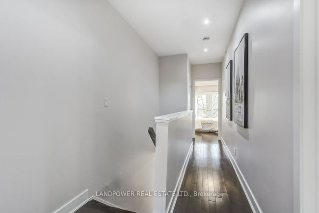 991 Dundas St E, House attached with 3 bedrooms, 3 bathrooms and 1 parking in Toronto ON | Image 26