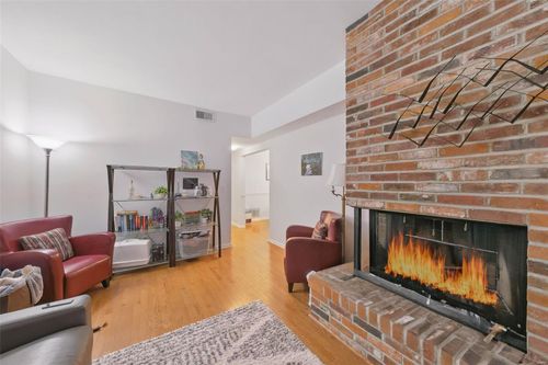 apt-2w-4500 Mcpherson Ave, Saint Louis, MO, 63108-1930 | Card Image