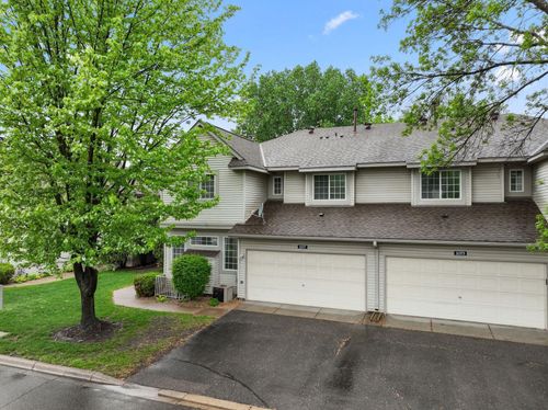 1077 Lovell Ln S, Roseville, MN, 55113-4412 | Card Image