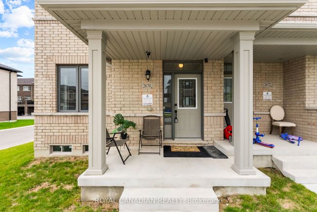 2670 Delphinium Trail, House attached with 4 bedrooms, 3 bathrooms and 1 parking in Pickering ON | Image 6