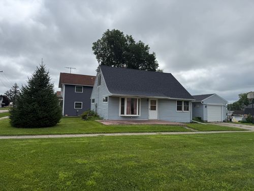 715 Broadway St, Brooklyn, IA, 52211-9783 | Card Image