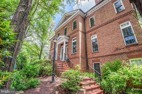 2053 Mayfair Mclean Ct, Falls Church, VA, 22043-1754 | Card Image