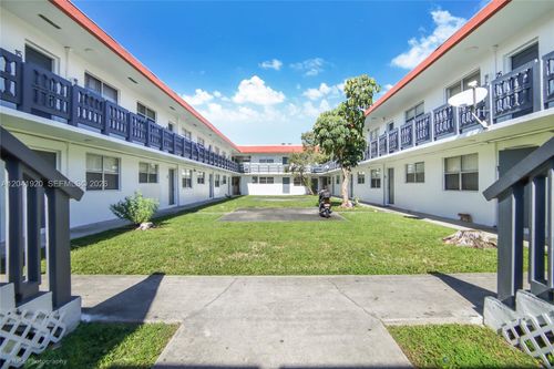 11-111 Nw 152nd St, Miami, FL, 33169-6753 | Card Image