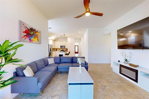 18 Avenswood Pl, The Woodlands, TX, 77382-1798 | Card Image