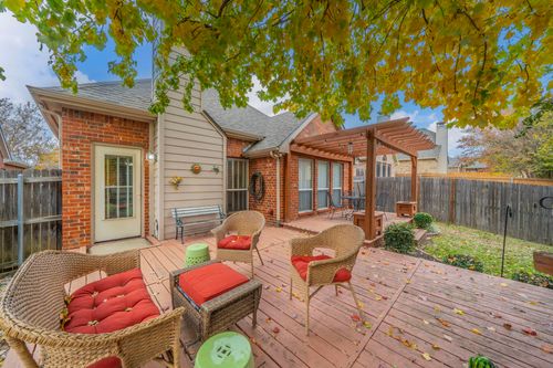 2020 Canterbury Dr, Bedford, TX, 76021-6162 | Card Image