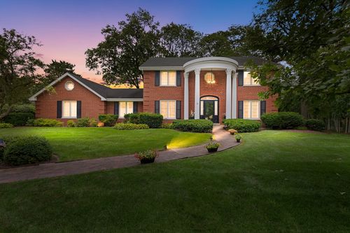 32 Chatham Ln, Oak Brook, IL, 60523-2349 | Card Image