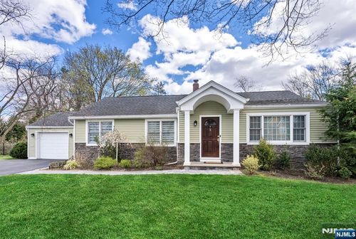 8 Prescott Rd, Ho Ho Kus, NJ, 07423-1625 | Card Image