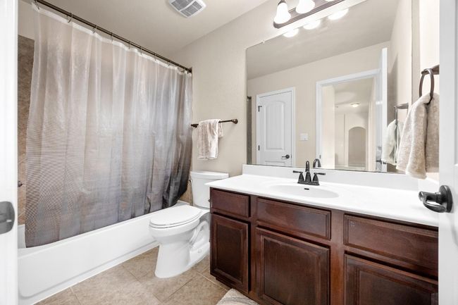 Full bathroom connected to guest bedroom | Image 33