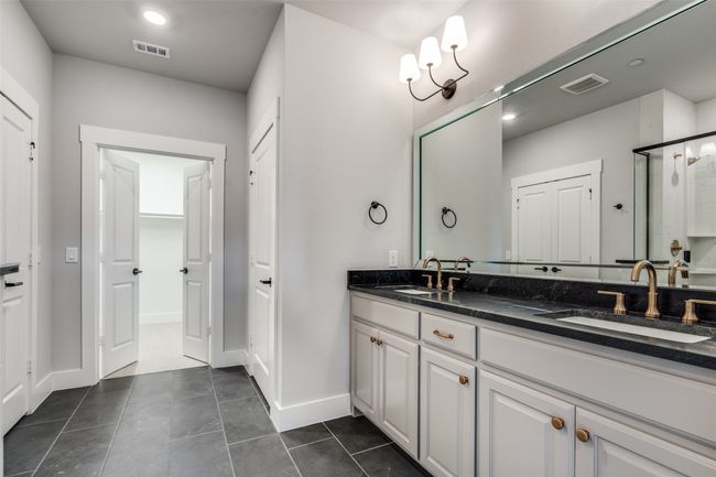 Primary bathroom | Image 9