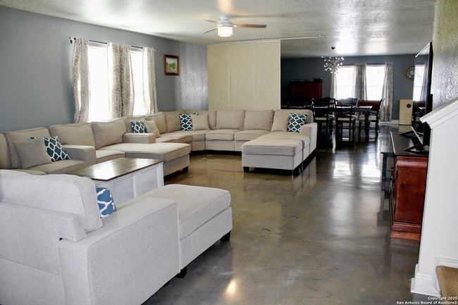 124 Hinge Path, House other with 3 bedrooms, 3 bathrooms and null parking in Cibolo TX | Image 6