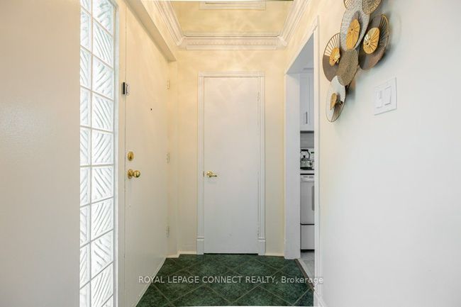 2 Ailsa Craig Crt, House attached with 7 bedrooms, 2 bathrooms and 5 parking in North York ON | Image 7