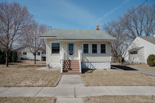 220 S Ramsey St, Blue Earth, MN, 56013-2054 | Card Image
