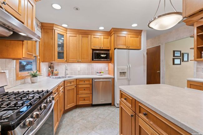 Stainless steel gas stove with vent hood | Image 7