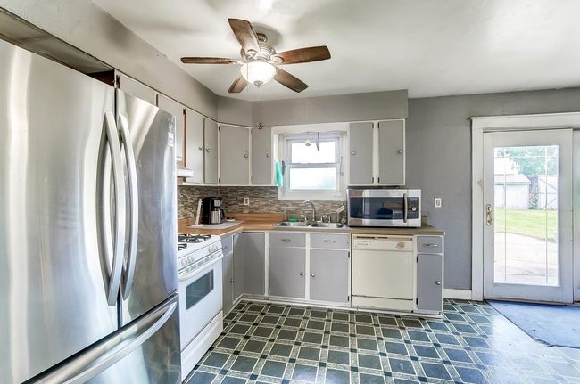 11345 E Us Highway 20, House other with 3 bedrooms, 2 bathrooms and null parking in Lagrange IN | Image 7
