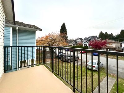 3182 Jervis St, House other with 5 bedrooms, 3 bathrooms and 3 parking in Port Coquitlam BC | Image 3