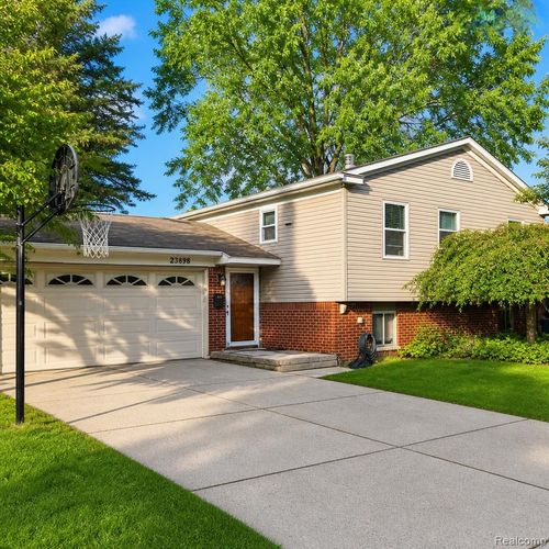 23898 Barfield St, Farmington Hills, MI, 48336-2723 | Card Image