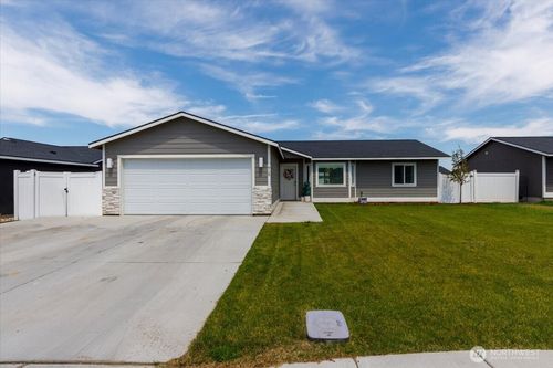 915 E Mt Adams St, Othello, WA, 99344-1059 | Card Image