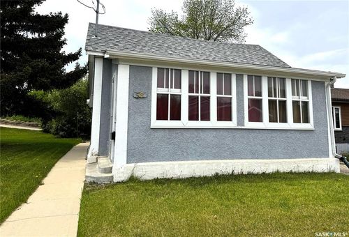 58 10th Ave Ne, Swift Current, SK, S9H2T2 | Card Image