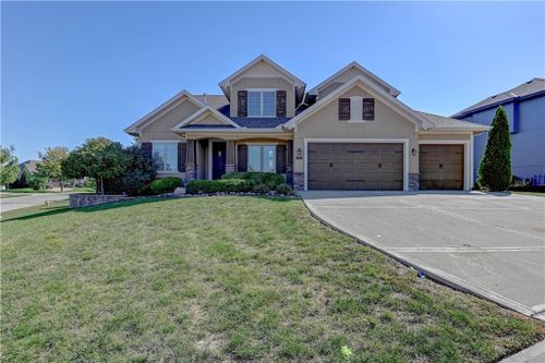 141 Nw Whitman Drive, Lee's Summit, MO, 64081 | Card Image