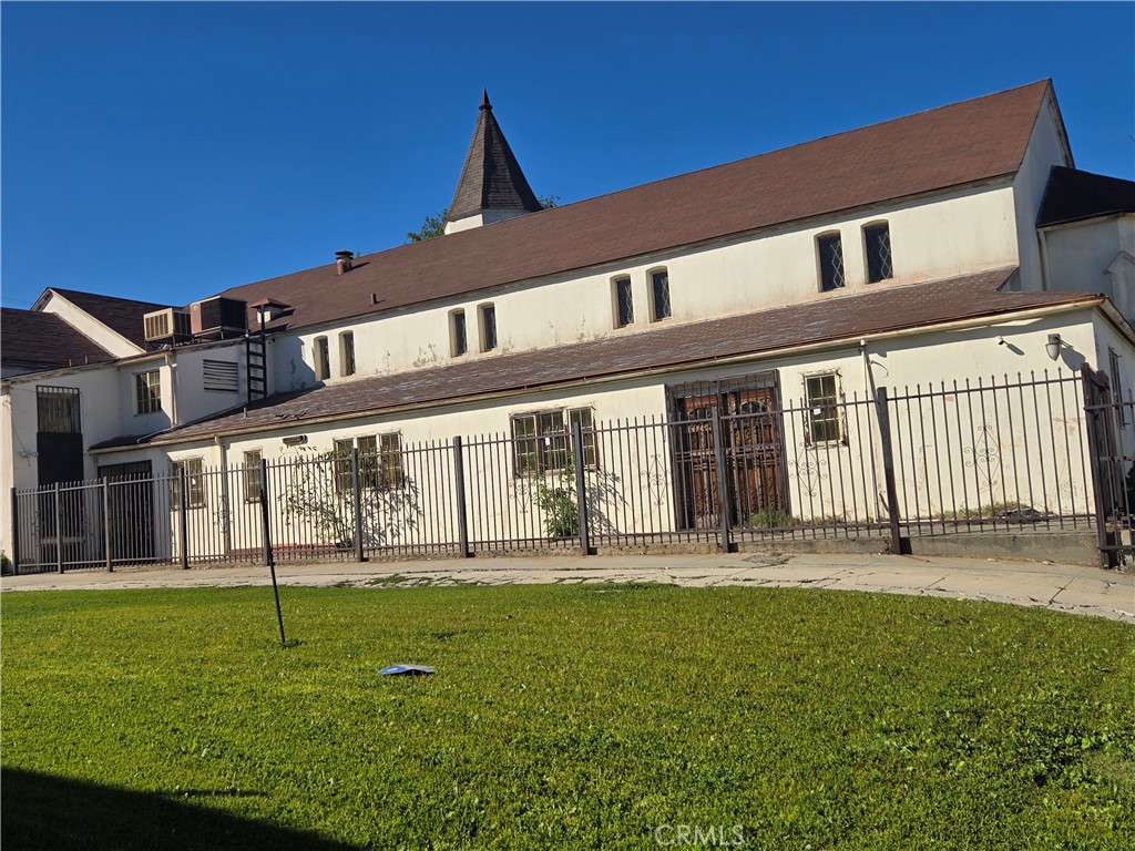Commercial Sale in Los Angeles 5