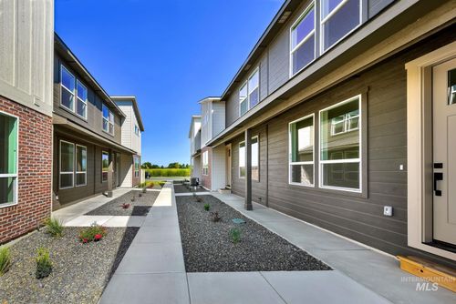 2910 Nieve Ln, Caldwell, ID, 83605-1247 | Card Image