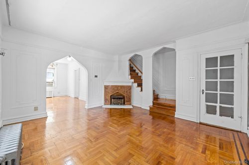 3329 Wilson Ave, Bronx, NY, 10469-2967 | Card Image