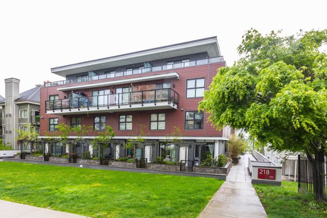 304 - 218 Carnarvon Street, Townhouse with 2 bedrooms, 2 bathrooms and 1 parking in New Westminster BC | Image 1