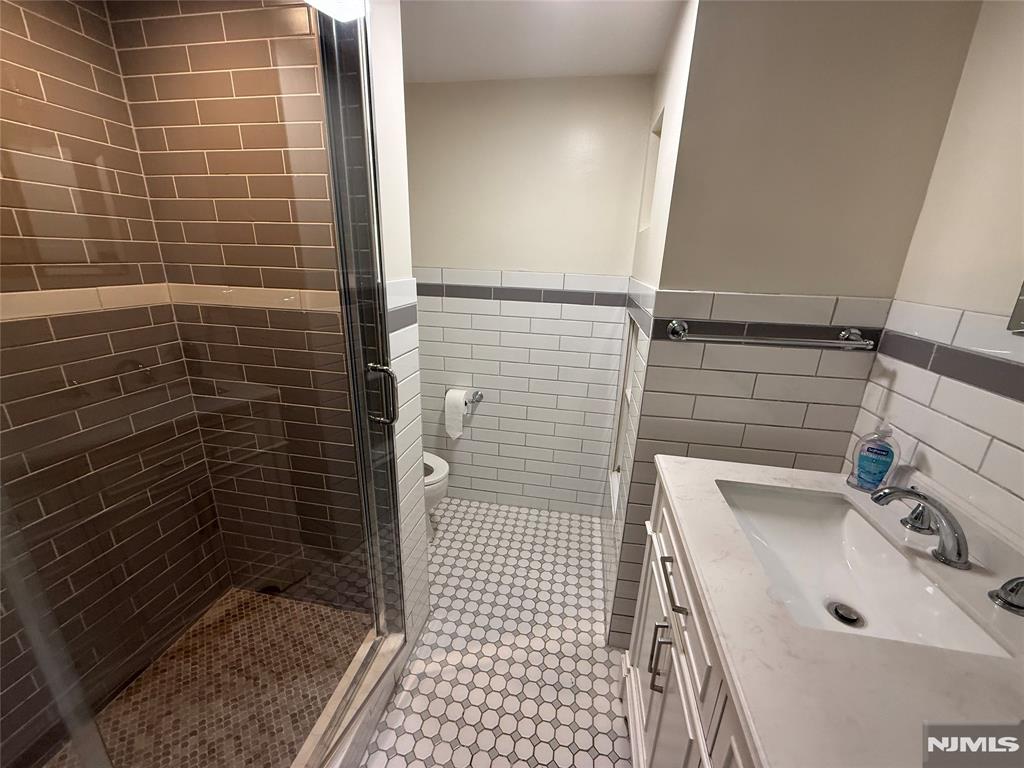 Residential Lease in Leonia 4