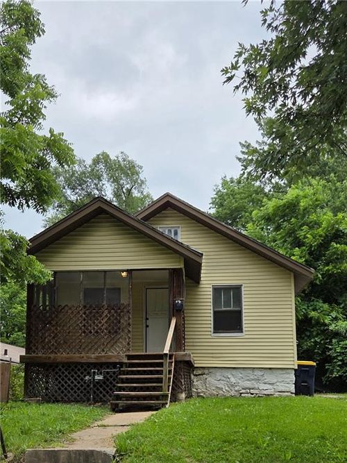 7103 College Ave, Kansas City, MO, 64132-1903 | Card Image