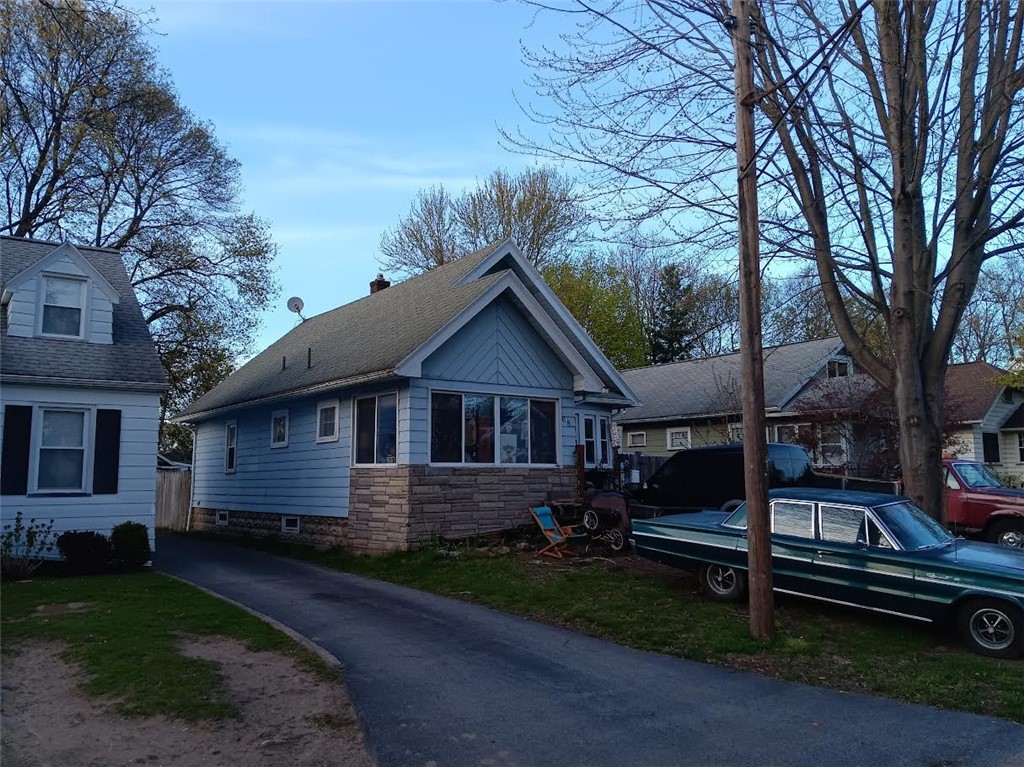 Surrey Rd, Rochester, NY 14616