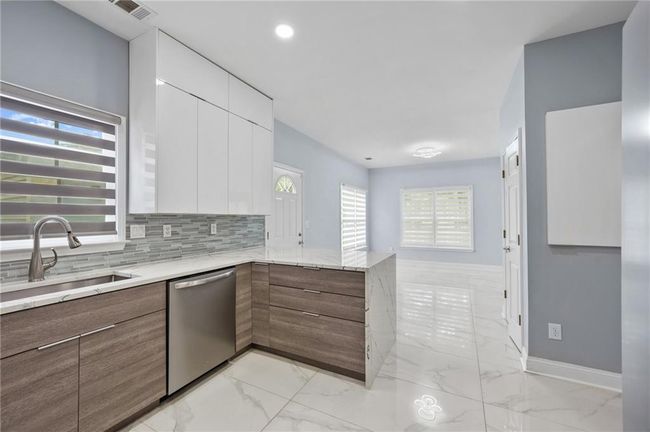 4505 Lakefield Bnd, House other with 4 bedrooms, 3 bathrooms and 2 parking in Berkeley Lake GA | Image 17
