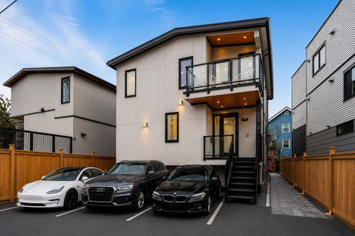 2-369 E 16th Ave, Vancouver, BC, V5T2T7 | Card Image