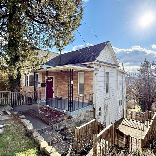 284 View Ave, Fairmont, WV, 26554-1653 | Card Image