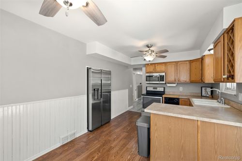 6695 Chirrewa St, Westland, MI, 48185-9611 | Card Image