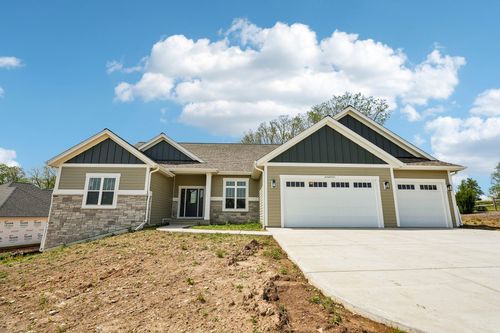 W254N5593 Crescent Hill Dr, Sussex, WI, 53089-1296 | Card Image
