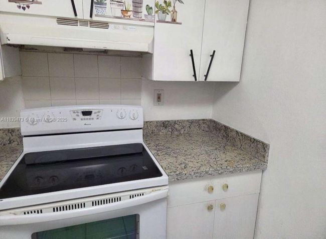 APT-206 - 5755 W 20 Th Ave, Condo with 2 bedrooms, 2 bathrooms and null parking in Hialeah FL | Image 24