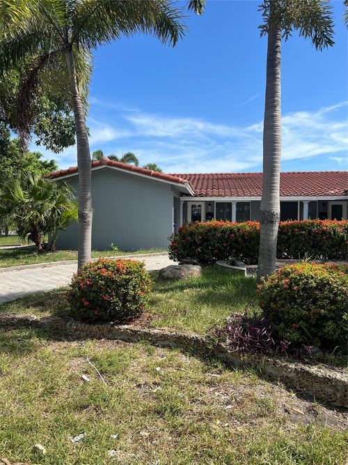 2828 Ne 49th St, Fort Lauderdale, FL, 33308-4840 | Card Image