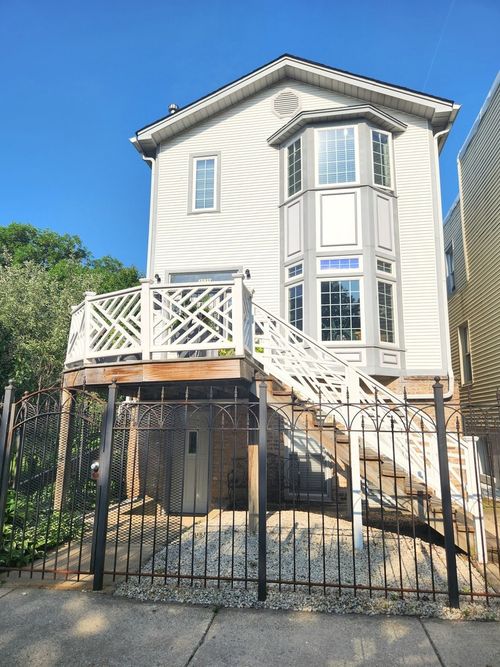 2025 N Sawyer Ave, Chicago, IL, 60647-3707 | Card Image