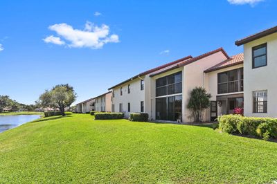 5839 Parkwalk Drive, Condo with 3 bedrooms, 2 bathrooms and null parking in Boynton Beach FL | Image 3