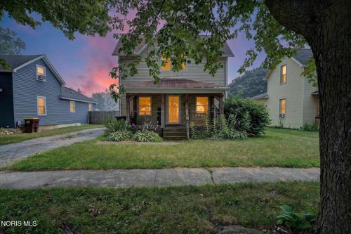 704 Maplewood Ave, Delta, OH, 43515-1220 | Card Image