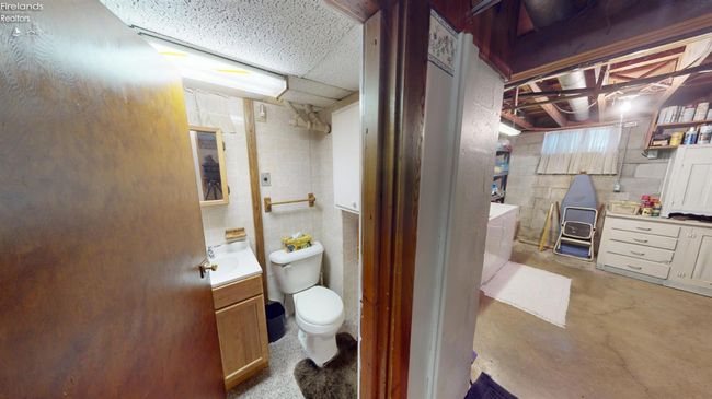 1501 Tiffin Rd, House other with 3 bedrooms, 2 bathrooms and 2 parking in Fremont OH | Image 34