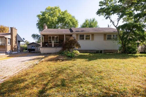 107 Village Rd, Saint Catharines, ON, L2T3C3 | Card Image