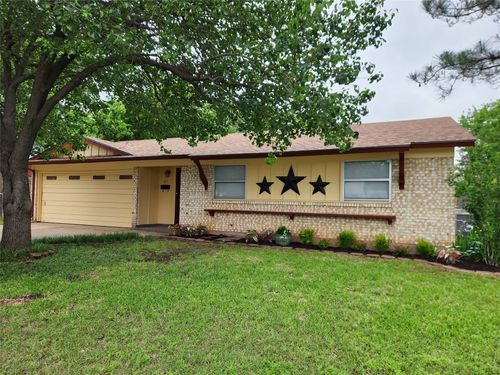 417 Wallace Dr, Crowley, TX, 76036-3238 | Card Image