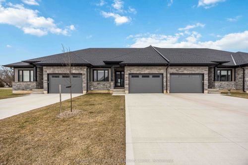 479 Kip Lane, Wyoming, ON, N0N1T0 | Card Image