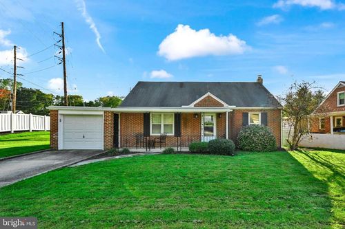 860 Hess Rd, YORK, PA, 17404-4815 | Card Image