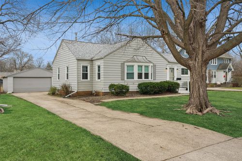 2729 49th St, Des Moines, IA, 50310-2546 | Card Image