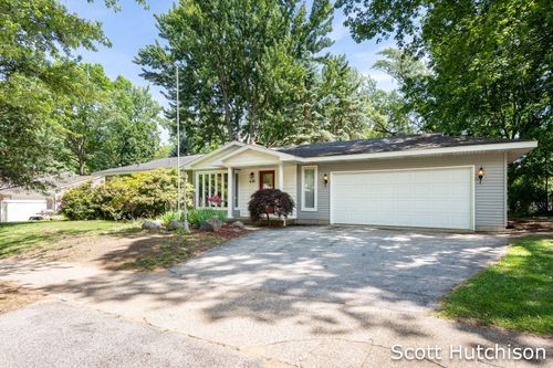 4316 Kennilworth Dr Se, Grand Rapids, MI, 49546-3619 | Card Image