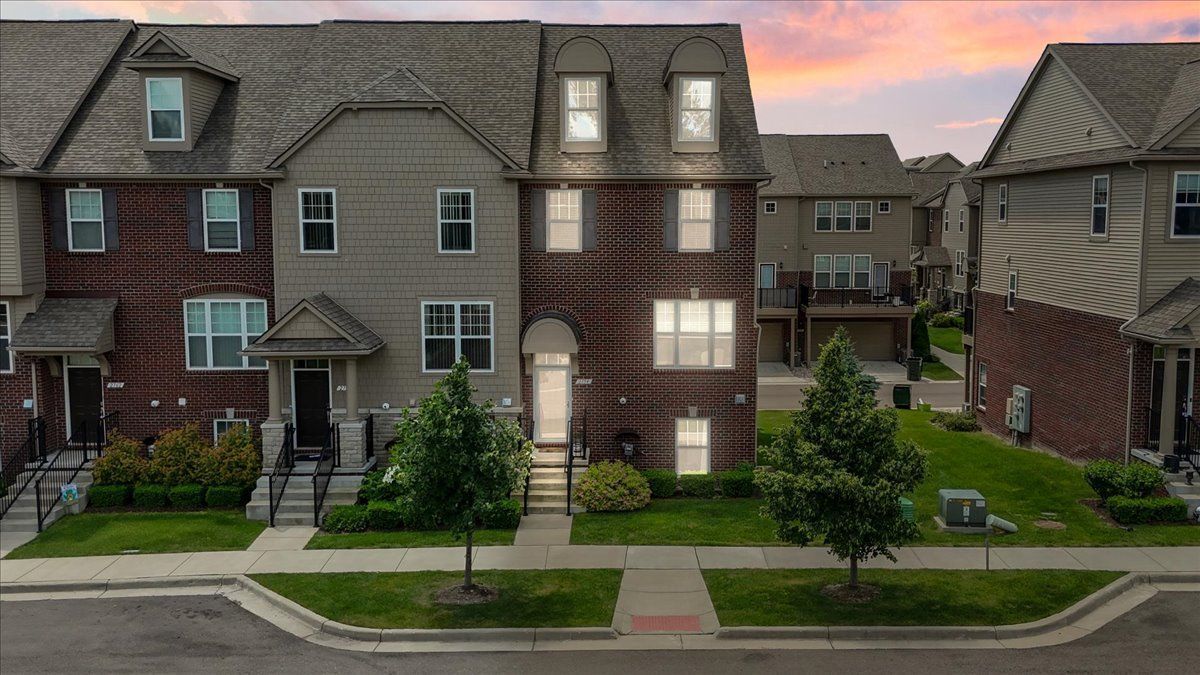 Helmsdale Cir, Rochester Hills, MI 48307