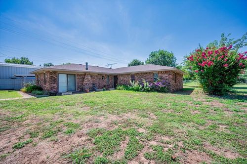 417 W Market St, Hinton, OK, 73047-9146 | Card Image